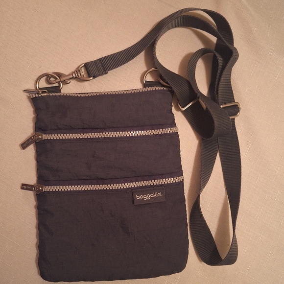 Baggallini Crossbody Small Gray Nylon Bag Purse Zippers Adjustable Strap Travel - Picture 1 of 6